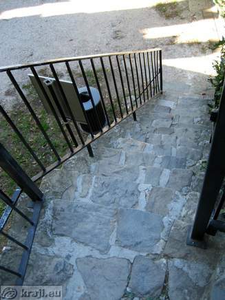 Stopnice proti vrhu mestnega obzidja