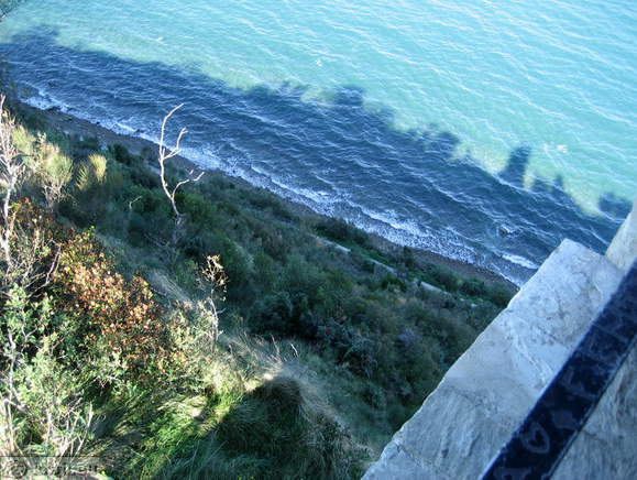 Pogled v prepad z mestnega obzidja