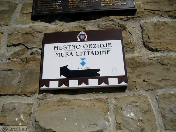 Oznaka za mestno obzidje