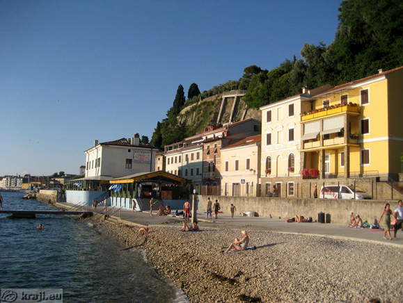 Plaža pred Piranom s smeri Portoroža
