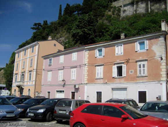 Stavbe ob Dantejevi ulici