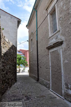 Prehod za cerkvijo