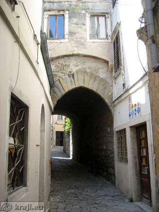 Poljska vrata v Piranu