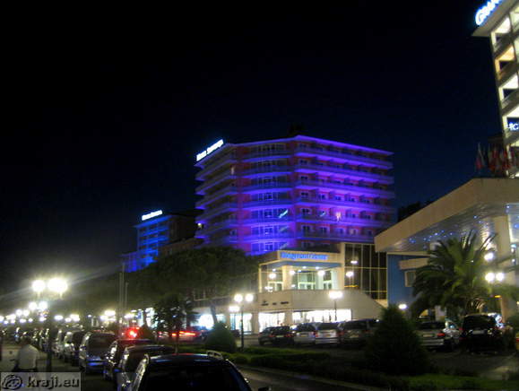 Pogled na hotele v Portorožu ponoči