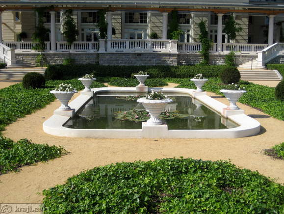 Pond in front of the central part of hotel