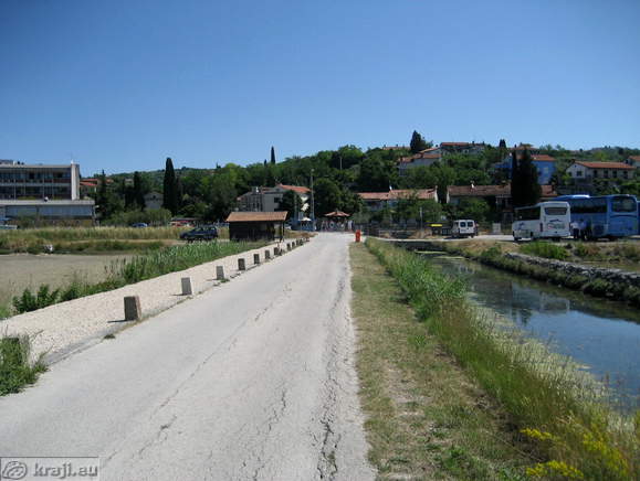 View of the main entrance in Lera