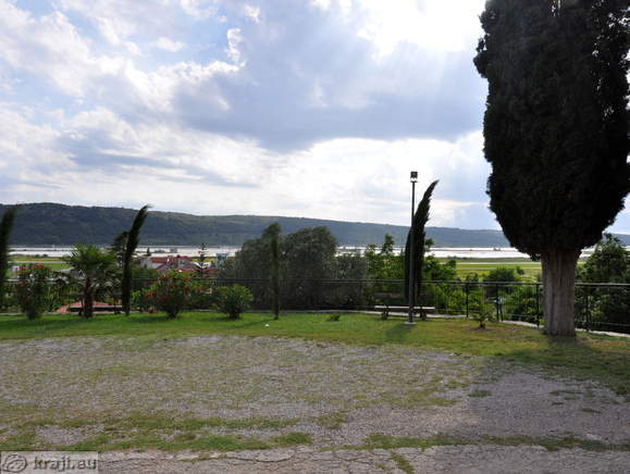 Lepa razgledna točka pred cervkijo