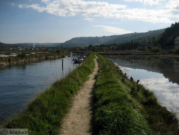 Peš pot ob Strunjanskim potokom