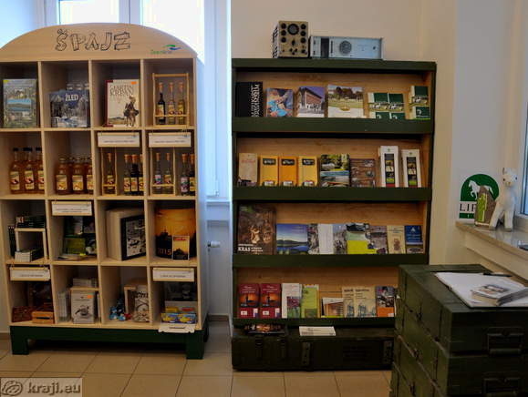 Prospekti o okoliških znamenitostih (Kras, Postojnska jama, ...)