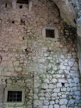 Stena nad notranjim dvoriščem