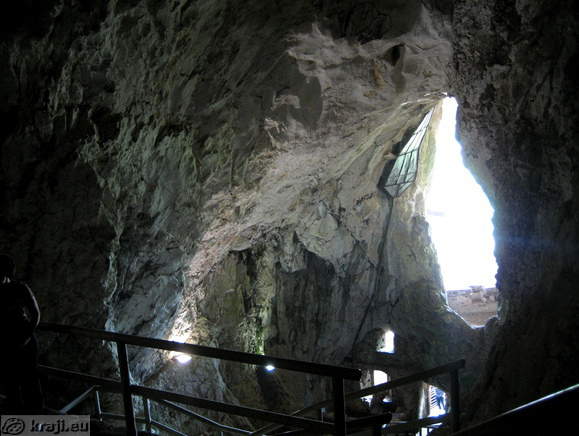 Jama za Predjamskim gradom