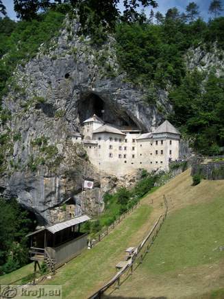 Predjamski grad in prizorišče Erazmovega viteškega turnirja