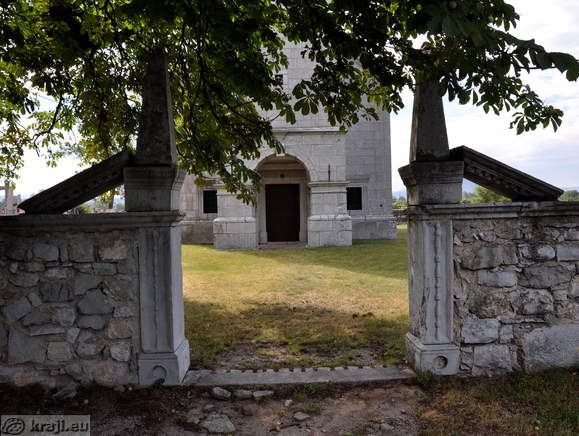 Obzidje okrog cerkve