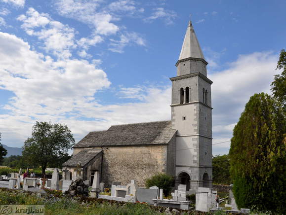 Pokopališče ob cerkvi