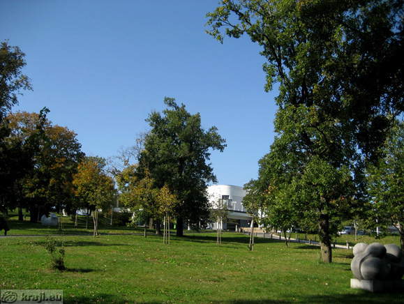 Park between Hotel Maestoso and Stud Farm