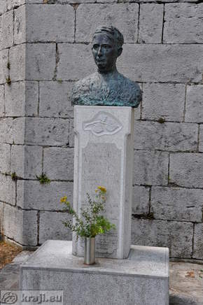 Statue - Virgil Scek (1889 - 1948)