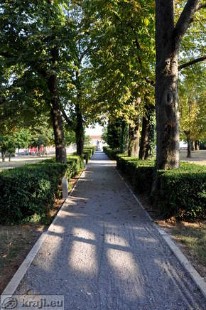Osrednja promenada proti Neptunovem kipu