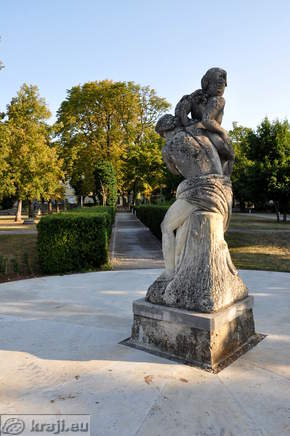 Neptunov kip v Sežani