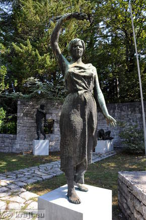 Statue of woman - Freedom