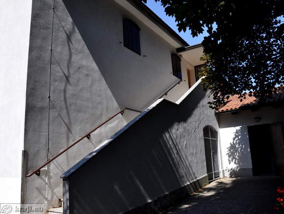 Entrance into the Natural History Museum and gallery