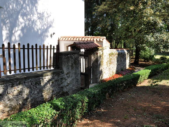 Entrance to the museum from the botanic gardens