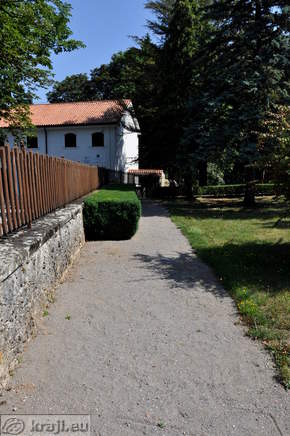 Trail to the Natural History Museum in Sezana