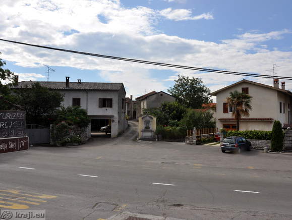 Manjše parkirišče