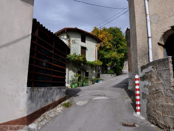 Road through Crni Kal