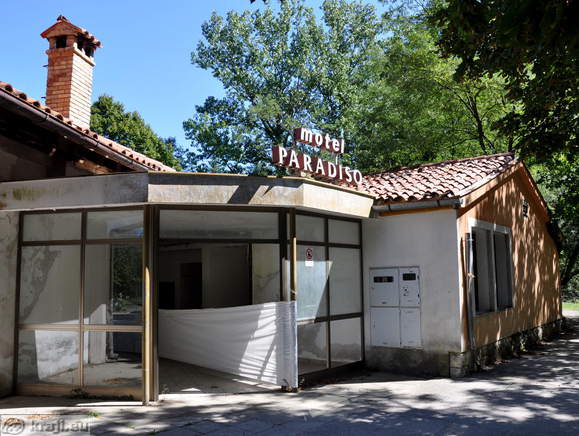 Motel Paradiso