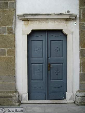 Portal cerkve v Kortah