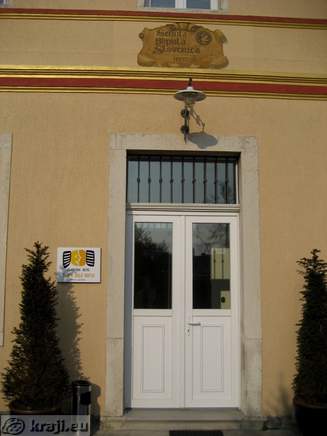 Vhod v mladinski hotel