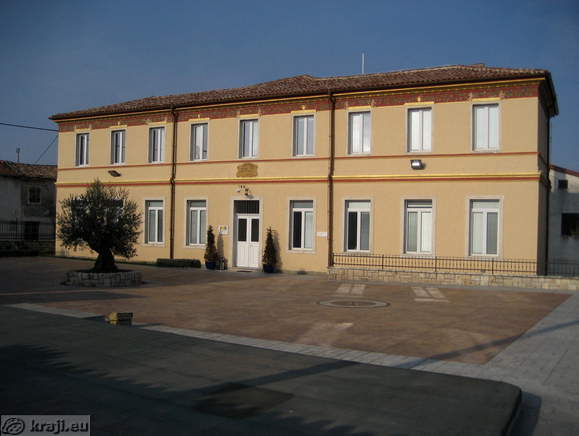 Mladinski hotel Stara šola v Kortah