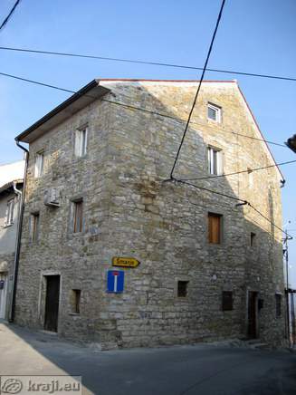 Odcep v vasi za Šmarje in Koper