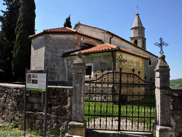 Kostabona - Die Friedhofskirche des Hl. Andreas