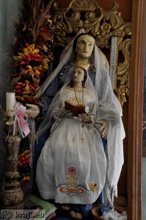 Kip sv. Ane v istrski noši