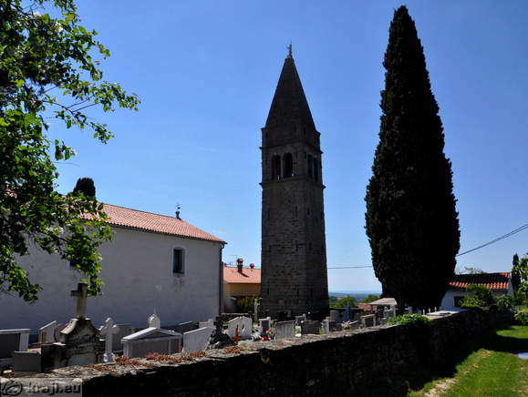 Walls around the church and cemetery