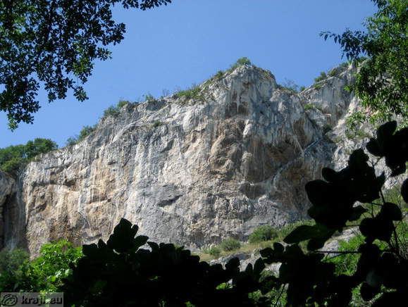 View of the Osp rock wall on the way to the Grad Cave