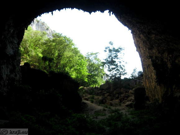 Osapska stena in jama Grad <br> Pogled iz Osapske jame