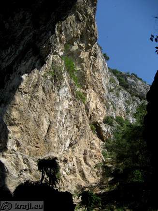View of Osp rock wall on the right side of the cave