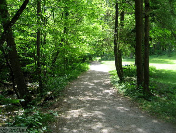 Path on the start of Pekel Gorge