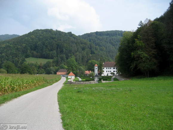 Arrival to the Castle park and Polhov Gradec Manor