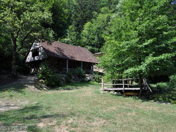 Gospodarsko poslopje na Muljavskim bajerjem