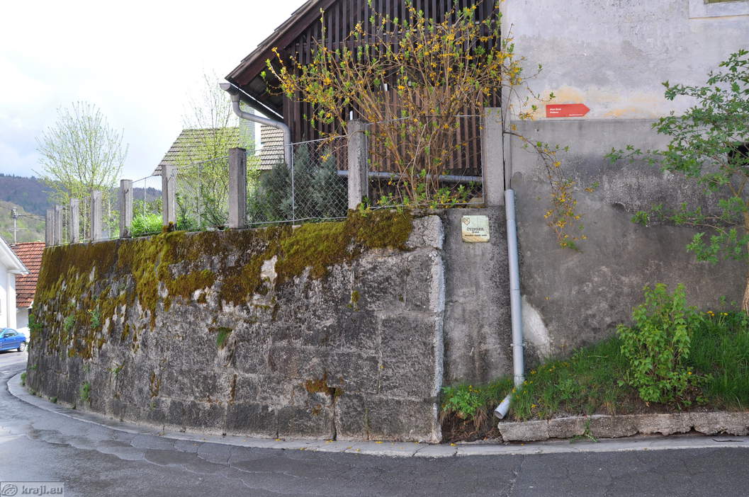 Višnja Gora - Obrambno obzidje mesta Višnja Gora - Obrambno obzidje mesta
