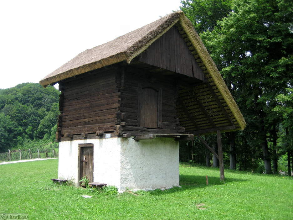 Interkommunale Museum Kamnik - Freilichtmuseum - Sammlung von Getreidespeicher aus Tuhinj Tal Interkommunale Museum Kamnik - Freilichtmuseum - Sammlung von Getreidespeicher aus Tuhinj Tal