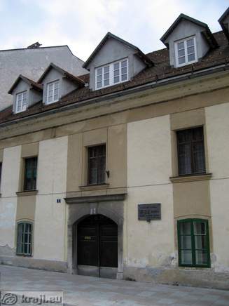 V tej hiši so živeli Matija, Anton in Maks Koželj, slovenski slikarji