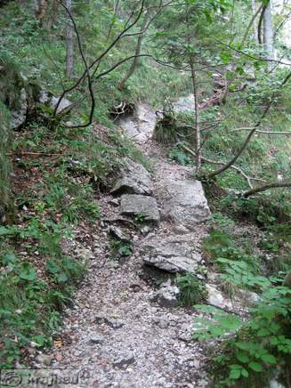 Orglice Wasserfall mit Partisanenkrankenhaus