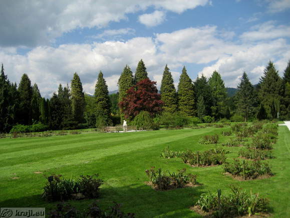 Razarij (Rosarium) v Arboretumu Volčji Potok