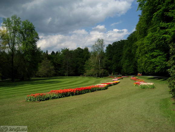 Zgornji angleški park s tulipani v Arboretumu