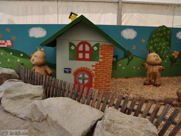 Volk in 3-je prašički