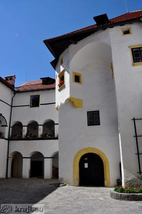 Grajsko dvorišče
